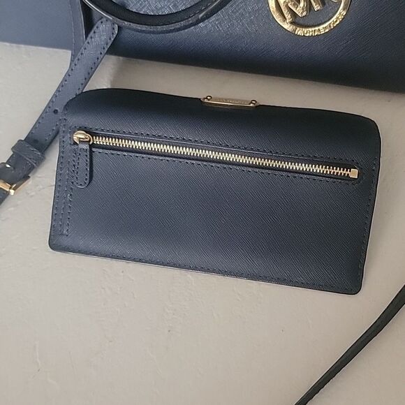 Michael Kors bag and matching wallet - Picture 7 of 13